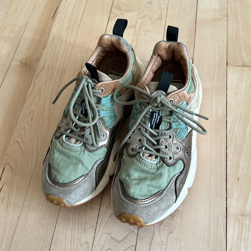 Flower Mountain shoes in excellent condition 7